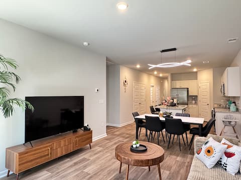 Successful Airbnb property: Mordern Family Retreat | Sleeps 10, Pool & Parking in Carolina Forest