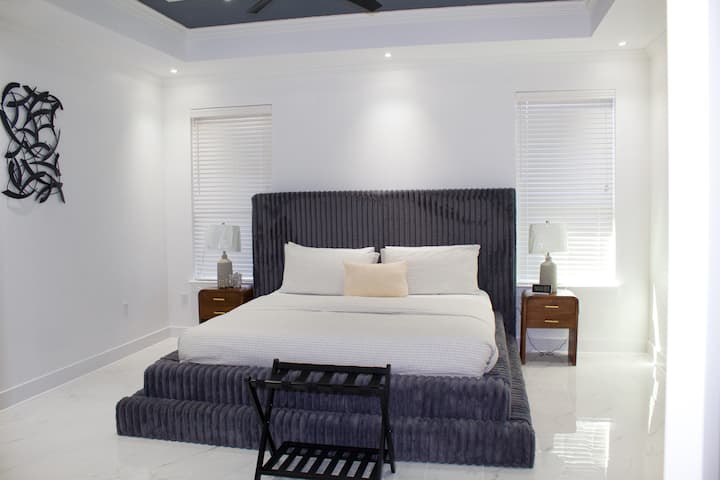 غرفة النوم الرئيسية. 