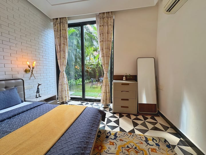 Bedroom 1 image 2