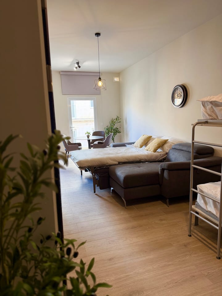 The Rue – Chic, Cosy & Central