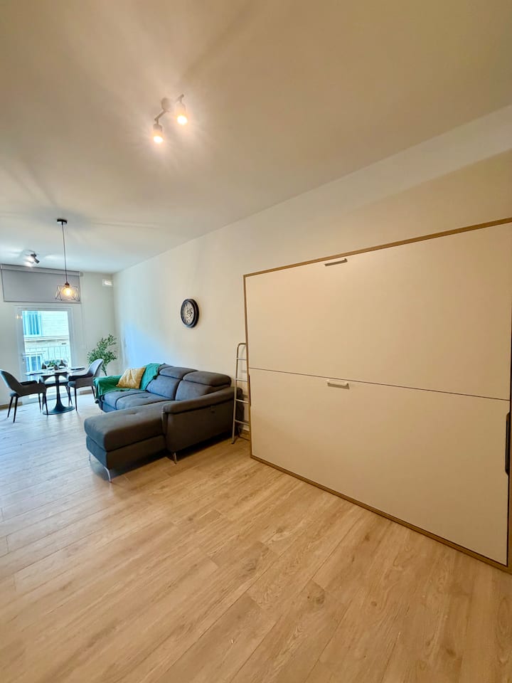 The Rue – Stylish Urban Apartment near Seafront