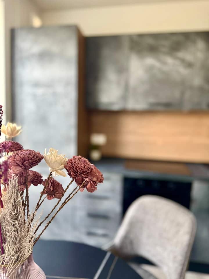 Close to Seafront Designer Penthouse — interior photo 3