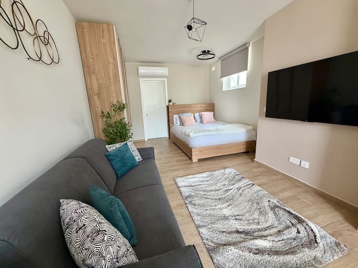 Close to Seafront Designer Penthouse — interior photo 5