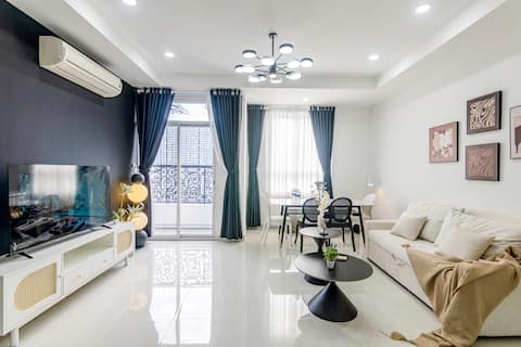 Central 5BR Apartment / Free Pool & Stunning View