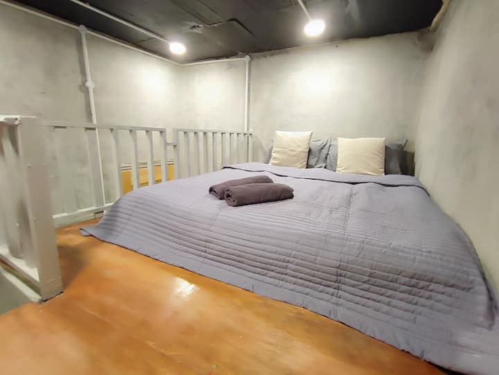 标准双人床 
提供2条毛巾 