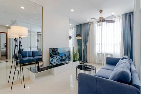 Spacious 4 bedrooms Apart in HCMC Center Free Pool