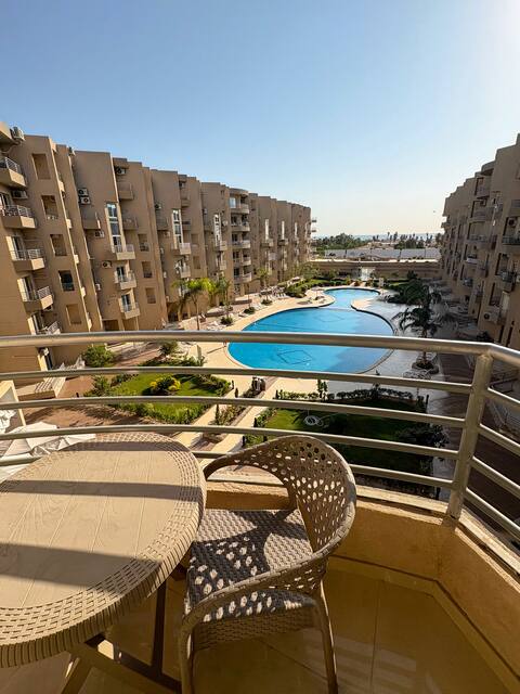 Hurghada Gem with Beach, Pool & Stunning Views!