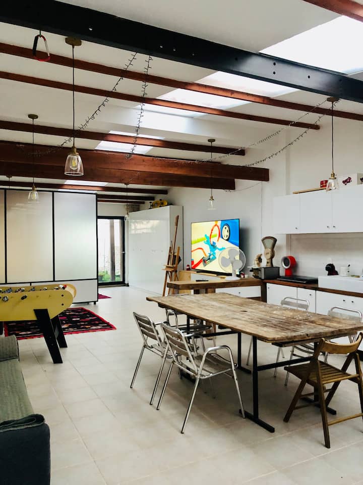 Loft Type Atelier à Paris Au Pied Du Métro. - Bondy