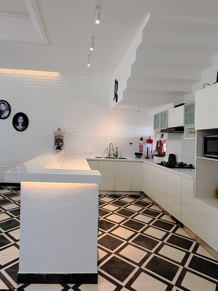 Full kitchen image 1
