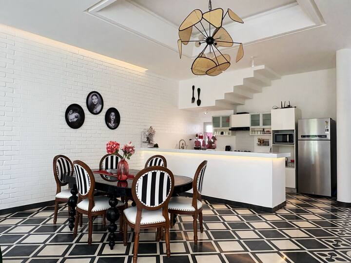 Dining area image 1