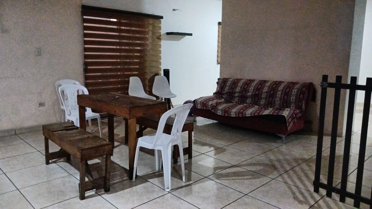 Sofa na razvlačenje i blagovaonica