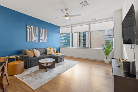 Successful Airbnb property: Luxe Apt Free Parking|CityView|Pool|Gym|PoolTable in Main Street District