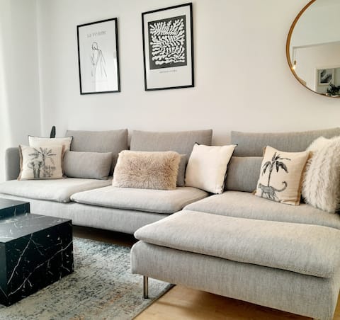 Top performing Airbnb: Coastal flat |5 Min to the Beach Balcony | Parking in Armação De Pêra