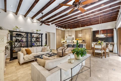 Top Airbnb: Central, Upscale Sanctuary w Rooftop Terrace Views in San Miguel De Allende