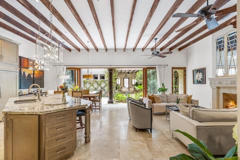 Top Airbnb: Central, Upscale Sanctuary w Rooftop Terrace Views in San Miguel De Allende