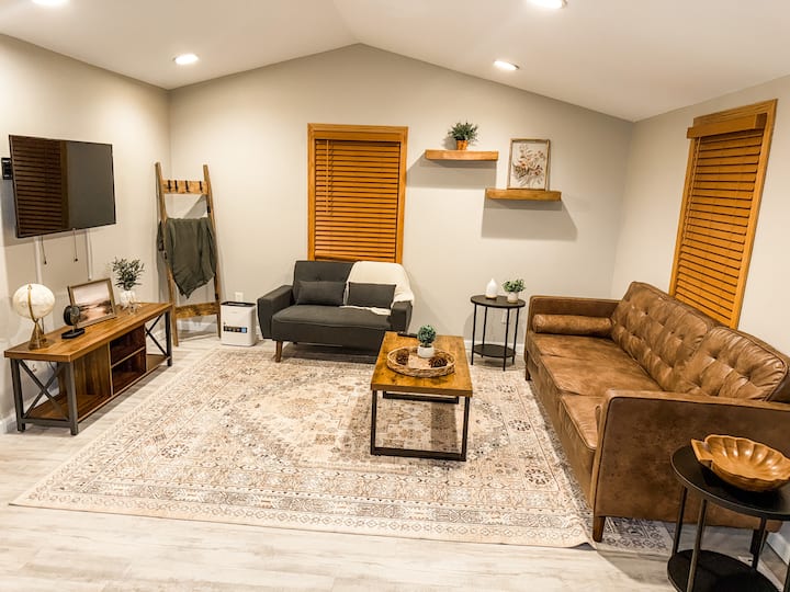 Cozy Iowa City Retreat • Clean & Organic Touches - Iowa City, IA