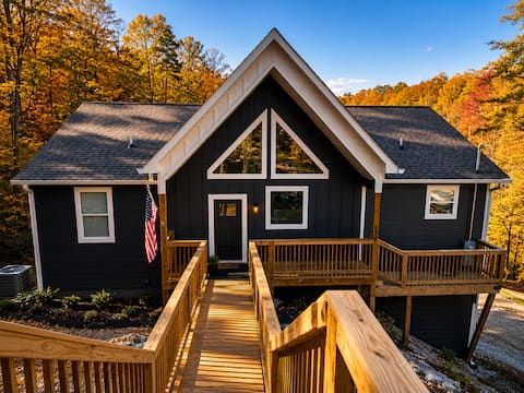 8BR Lakefront Lux Retreat: Private Dock, Sleeps 28