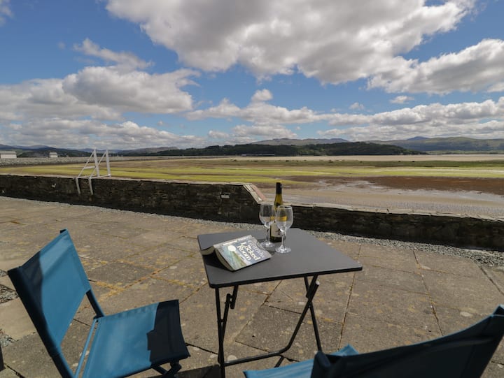 Lan Y Mor - Borth Y Gest