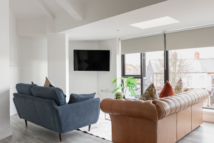 Fabulous Penthouse | 2 Bedrooms | 2 Baths - Helen's Bay