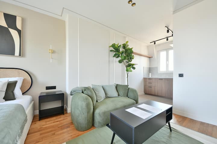 Sacré-cœur & Eiffel Tower View : Stylish Studio - باريس