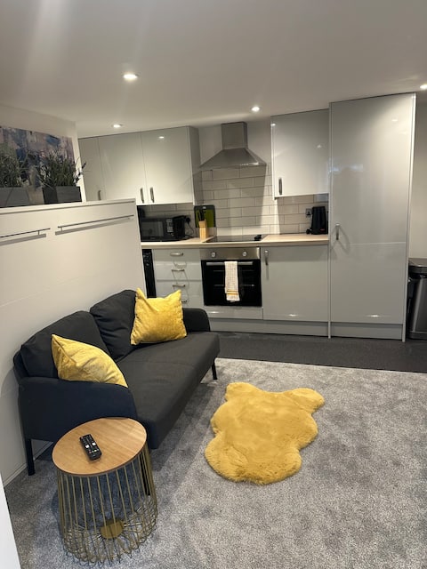 Top Airbnb: The Hideaway Your Perfect 5* Studio Apartment in Huddersfield