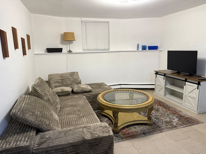 One Bedroom Basement - Staten Island, NY