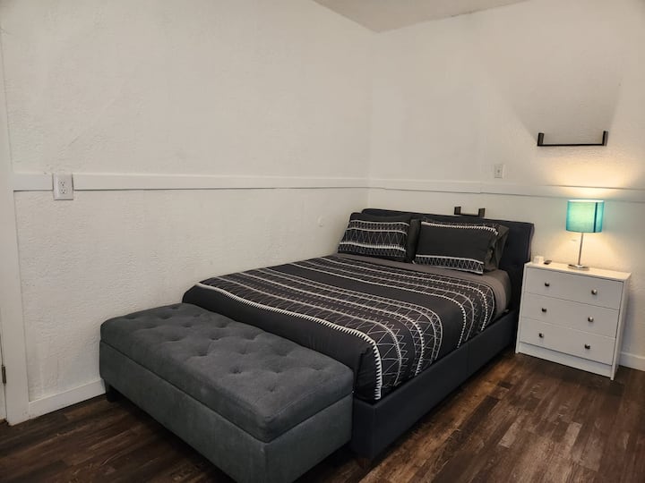 Private Studio Unit In Long Beach - Long Beach, CA