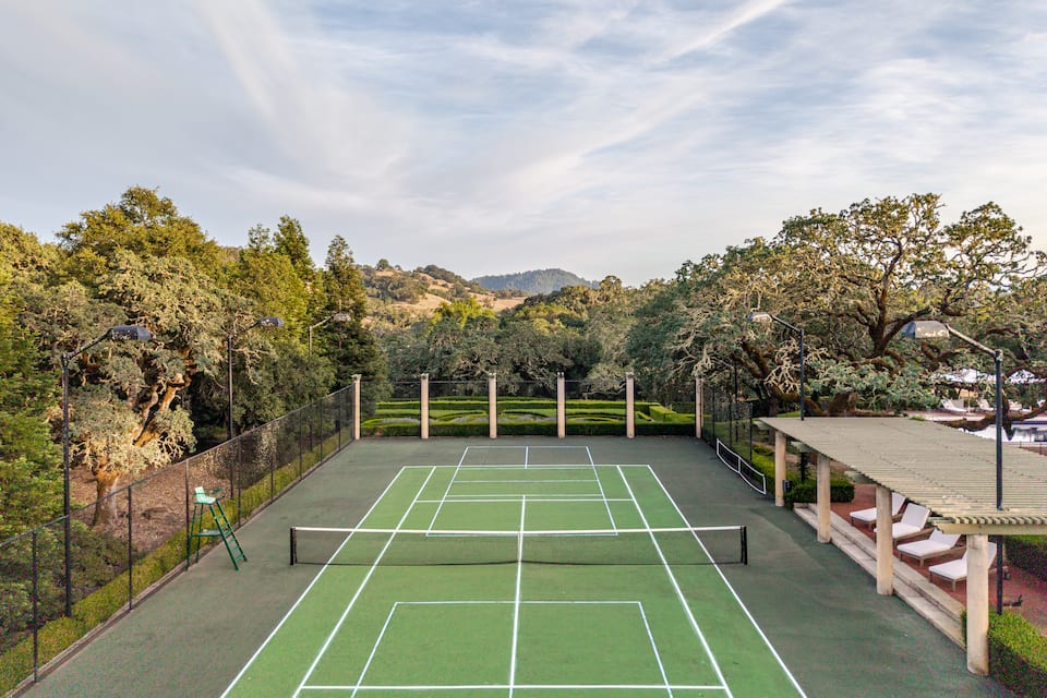 A gated wine-country estate above the Alexander Valley, Healdsburg, California, United States, photo 2 of 10