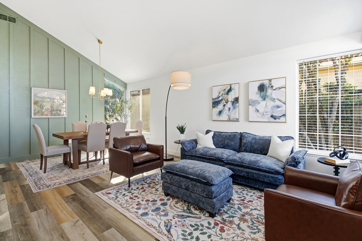 غرفة معيشة مريحة لقضاء ليالٍ مريحة.