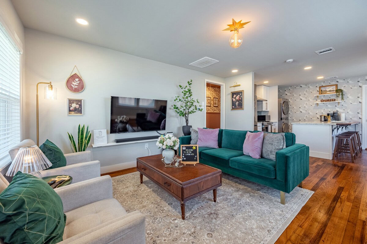 Top Airbnb: Modern Vintage | 4BR | 3BATH | Sleep 8 | Gated in Greater Ost / South Union