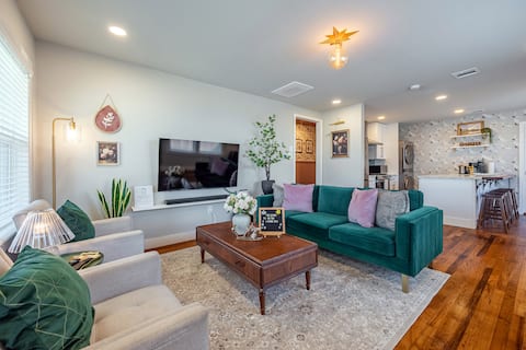Top Airbnb: Modern Vintage | 4BR | 3BATH | Sleep 8 | Gated in Greater Ost / South Union
