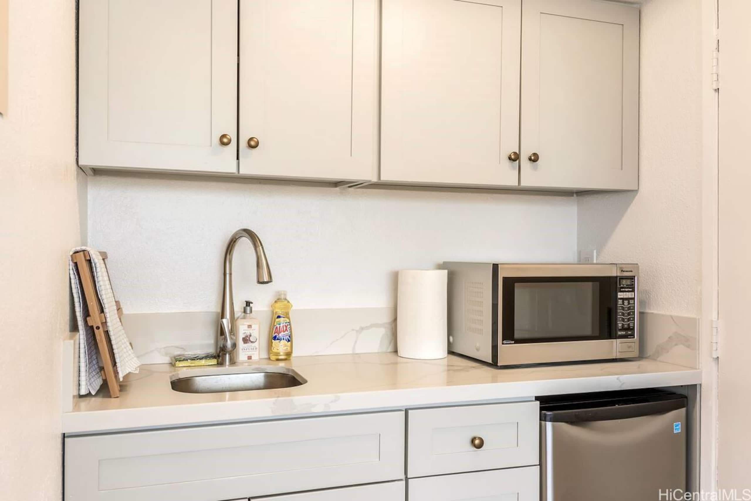 Condo in Honolulu · ★4.83 · 1 bedroom · 1 bed · 1 private bath - Image 2