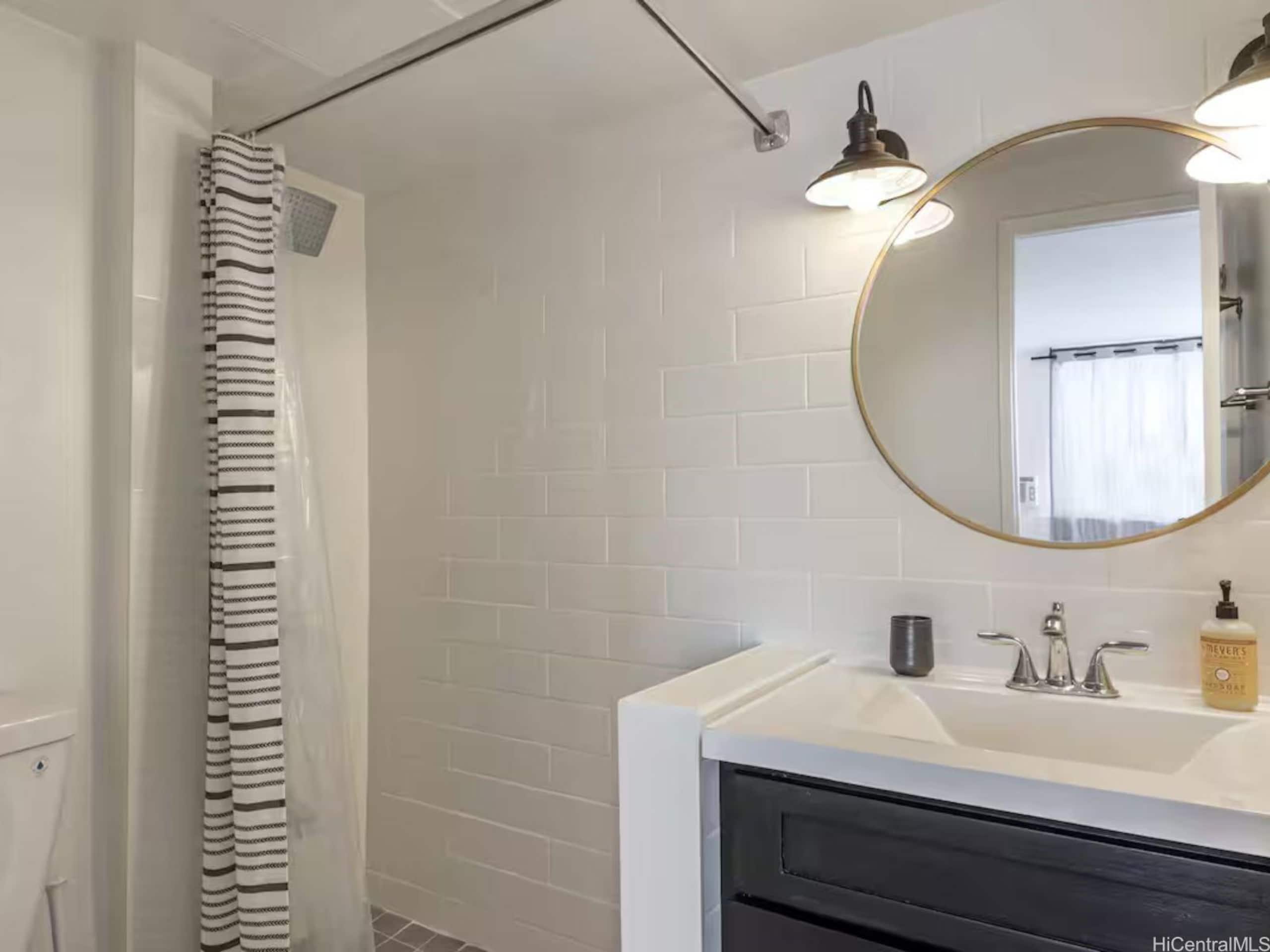 Condo in Honolulu · ★4.83 · 1 bedroom · 1 bed · 1 private bath - Image 7