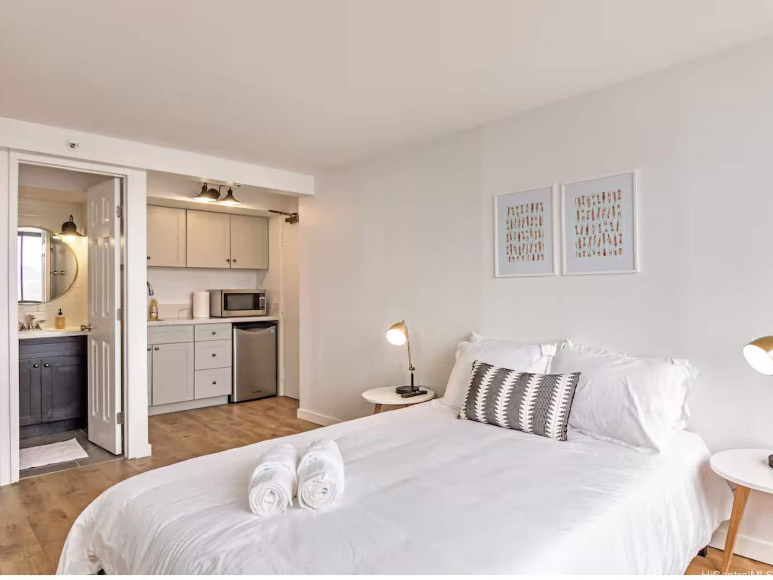 Condo in Honolulu · ★4.83 · 1 bedroom · 1 bed · 1 private bath - Image 1