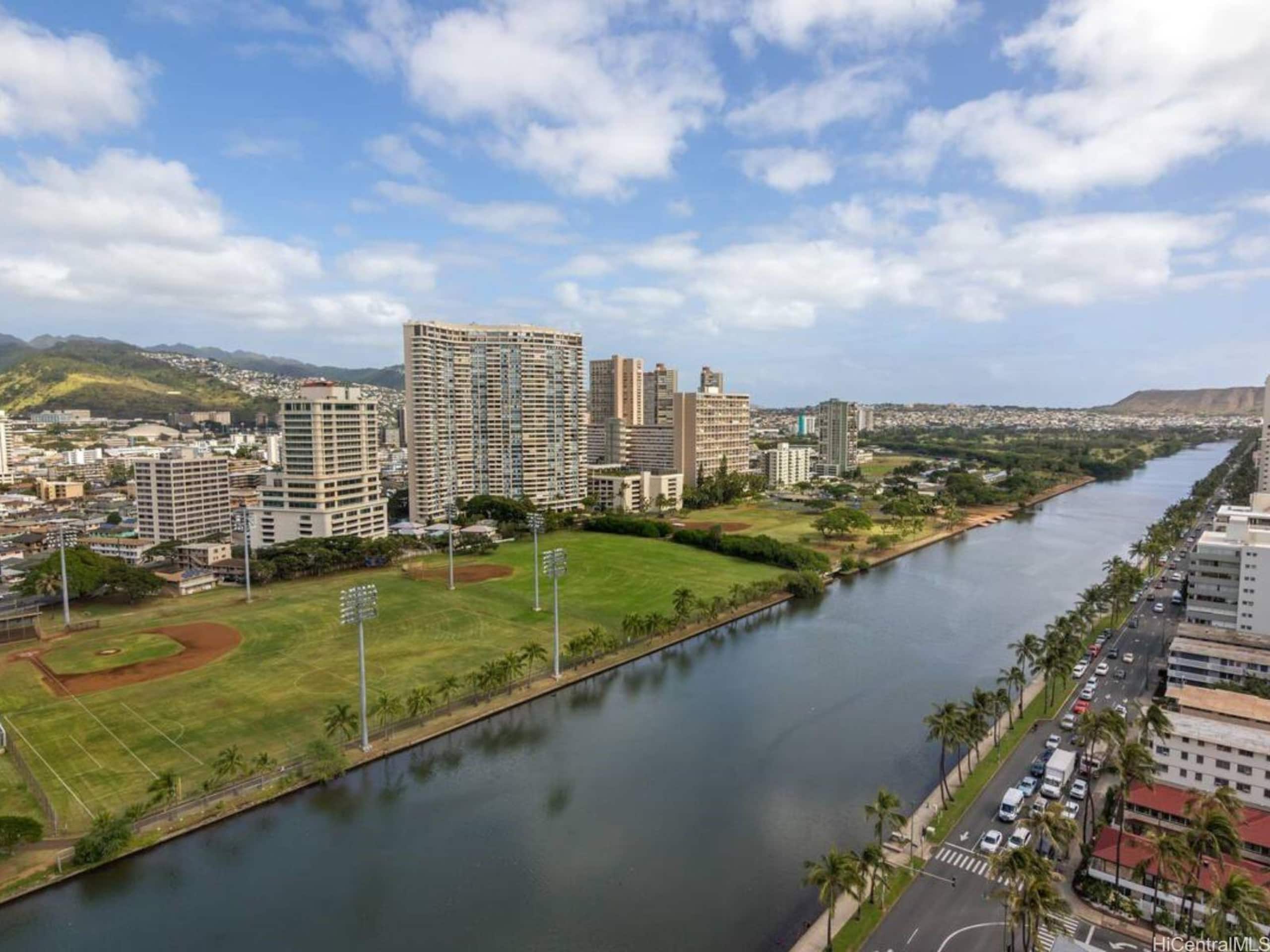 Condo in Honolulu · ★4.83 · 1 bedroom · 1 bed · 1 private bath - Image 16