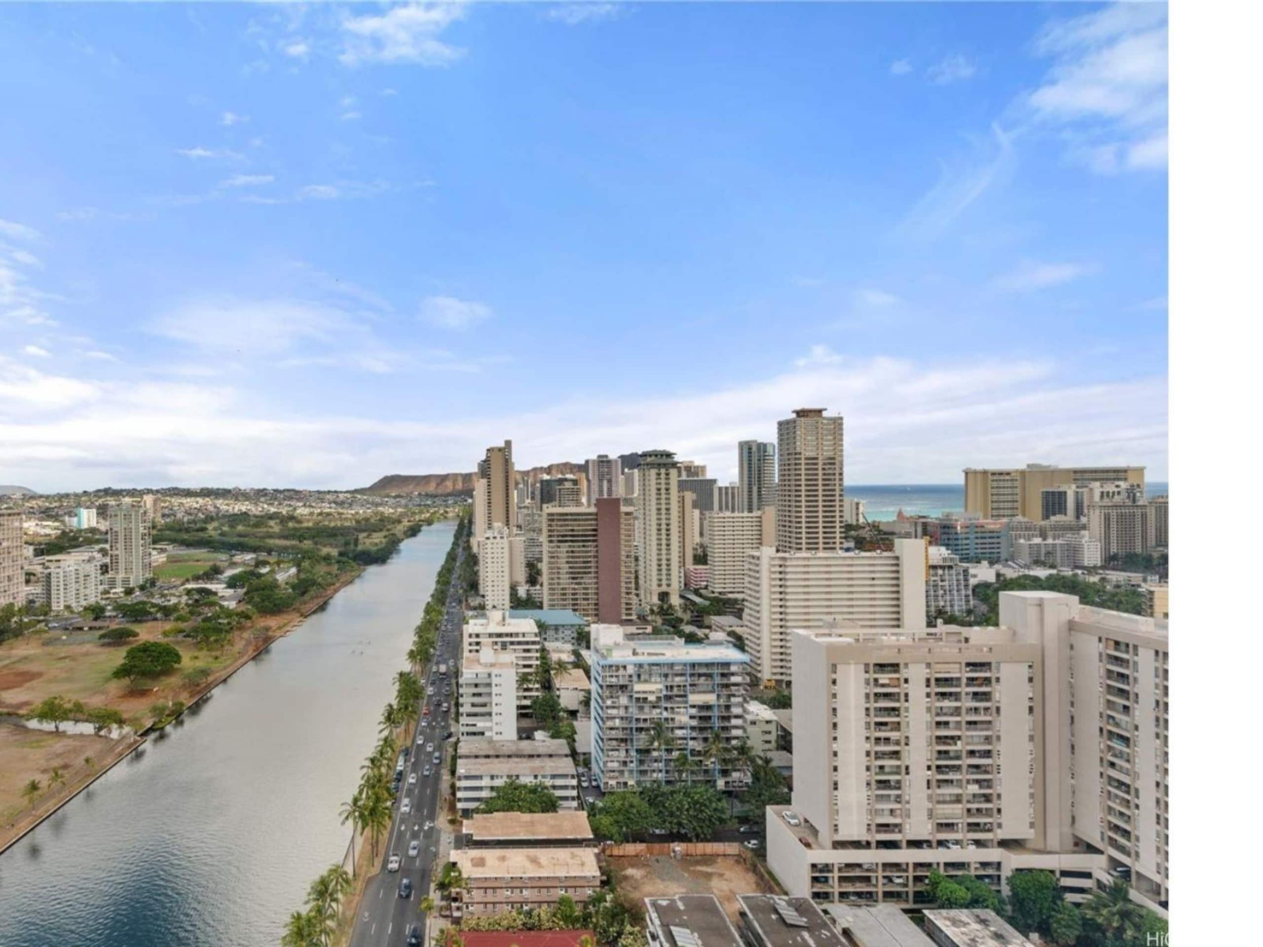 Condo in Honolulu · ★4.83 · 1 bedroom · 1 bed · 1 private bath - Image 12