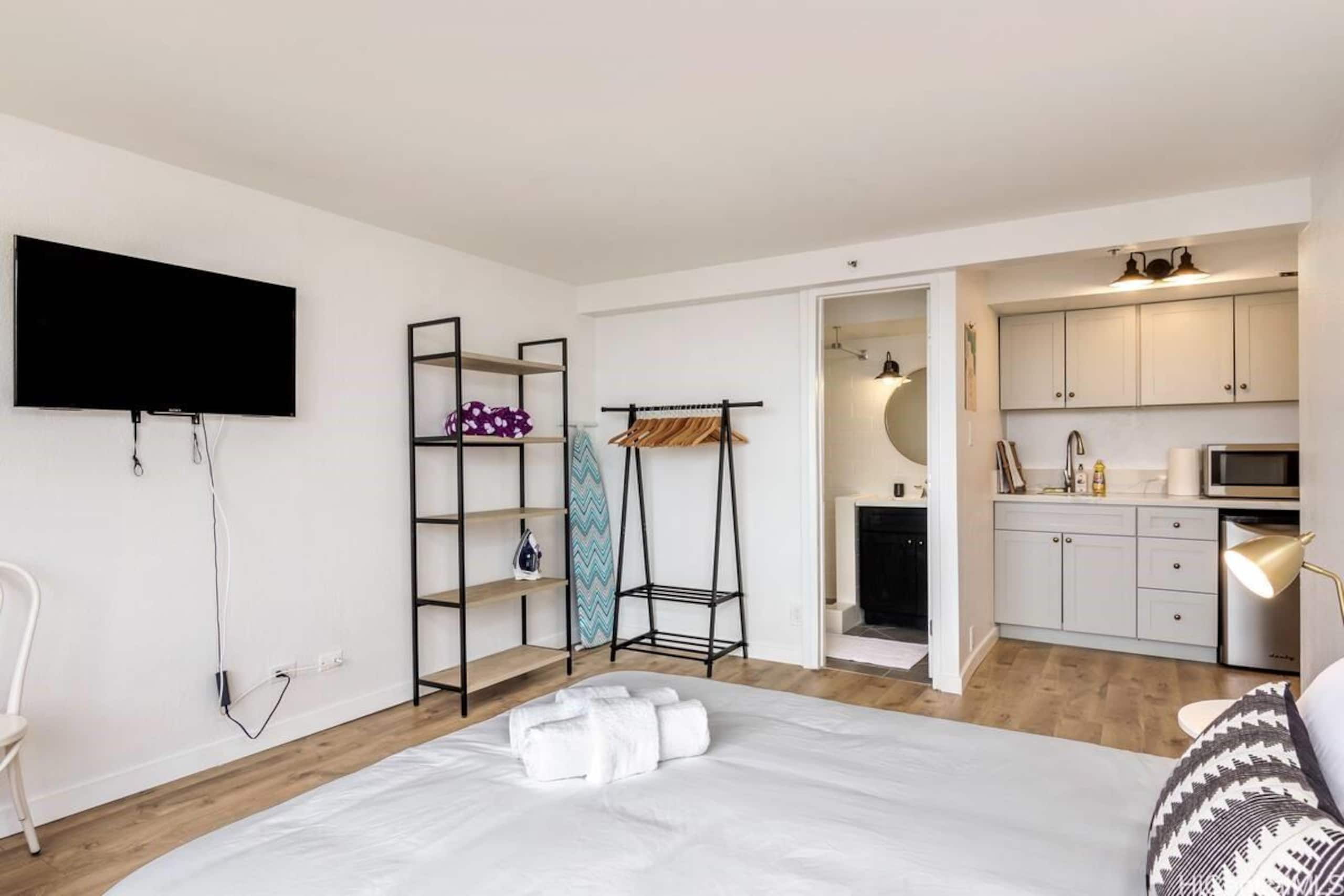 Condo in Honolulu · ★4.83 · 1 bedroom · 1 bed · 1 private bath - Image 4
