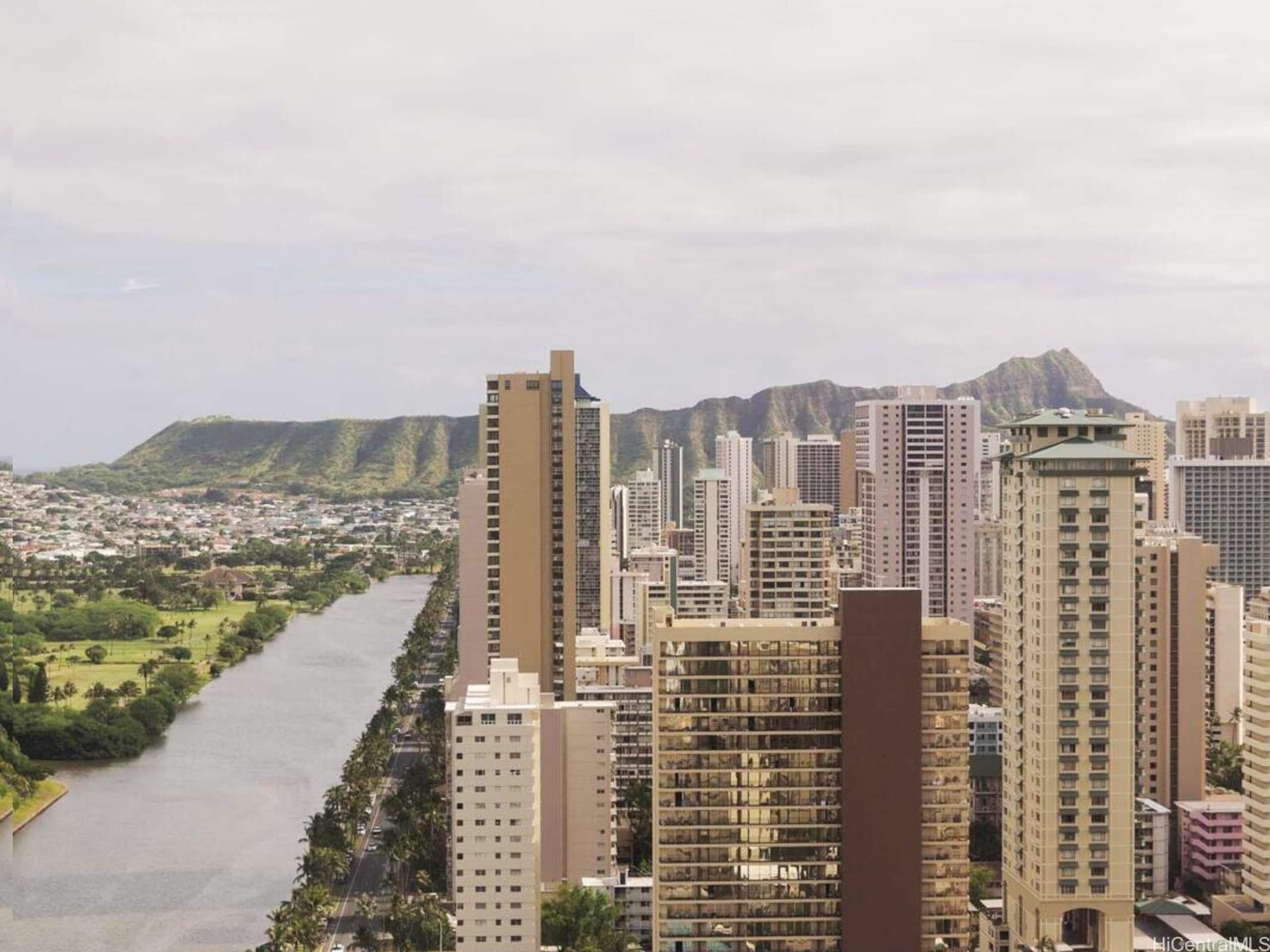 Condo in Honolulu · ★4.83 · 1 bedroom · 1 bed · 1 private bath - Image 15