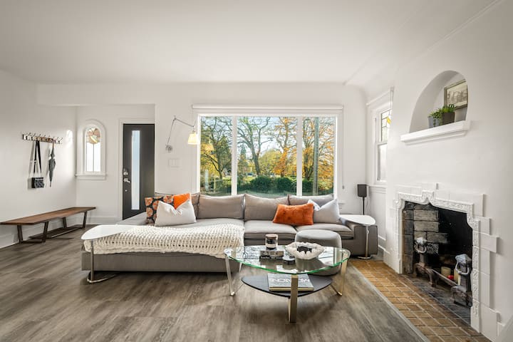 6br Near Green Lake | Bbq&karaoke | Fifa/nfl Ready - Seattle, WA