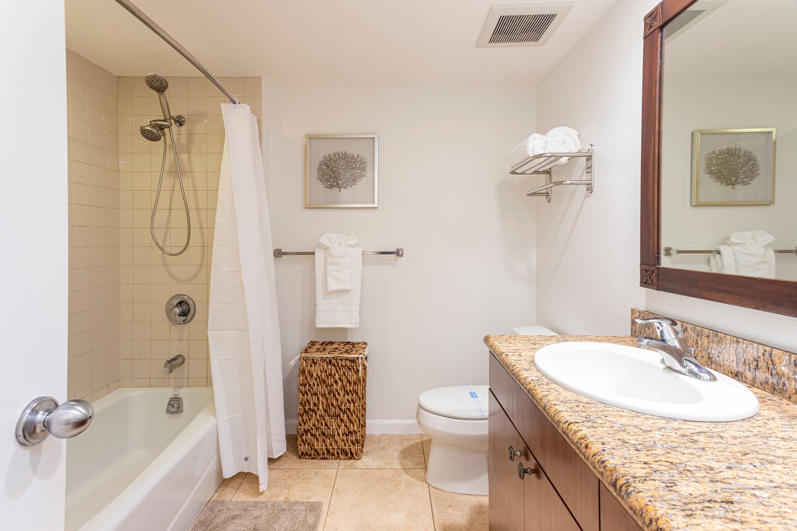 Islander Beach Getaway w/Ac, hottub & pool - Photo 13