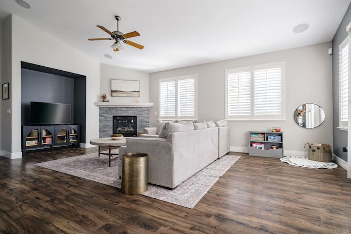 New Family-friendly 4br W/ Pool, Game Room - 엘크그로브