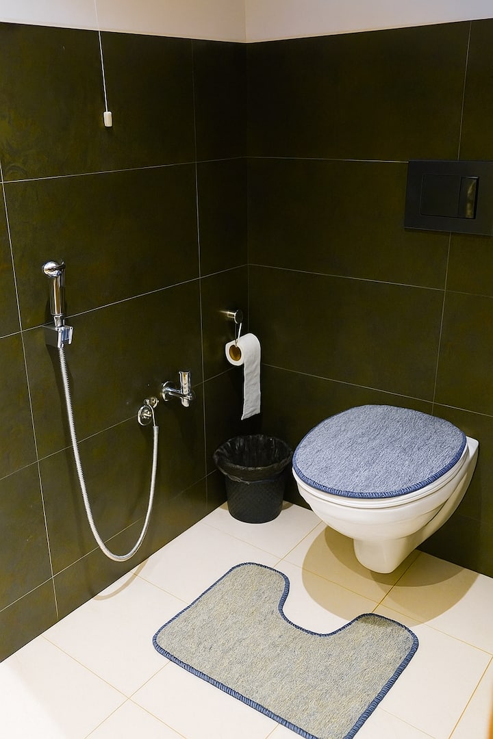 Bathroom 1 additional view