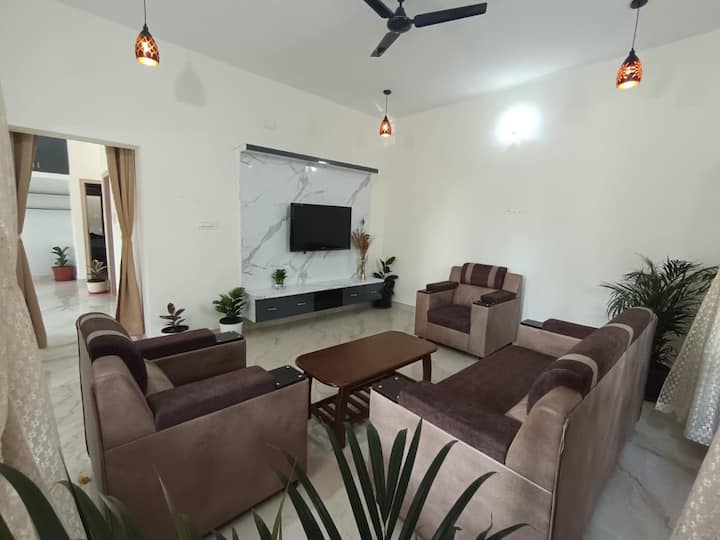 Urban Heaven Service Apartments - 2 Bhk Apartment - 吉格默格盧爾