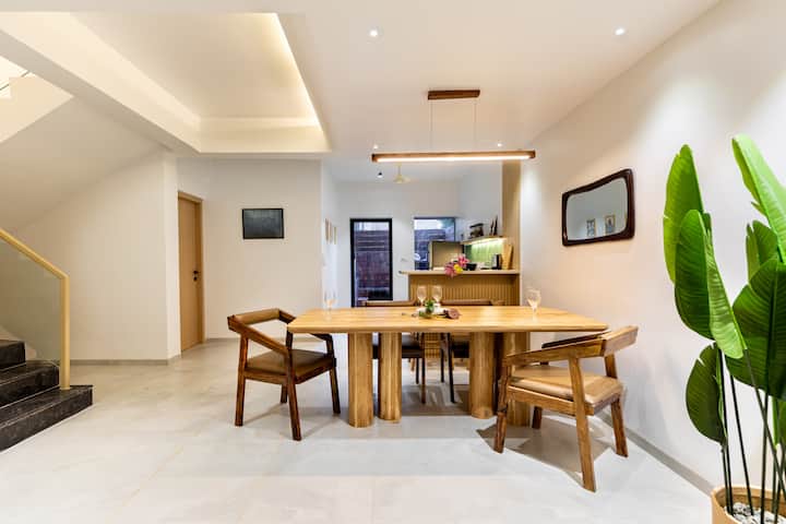 Dining area image 4