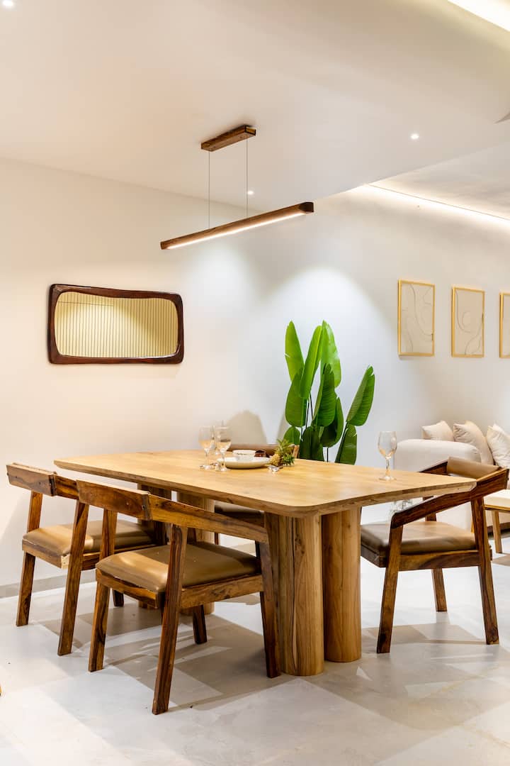 Dining area image 2
