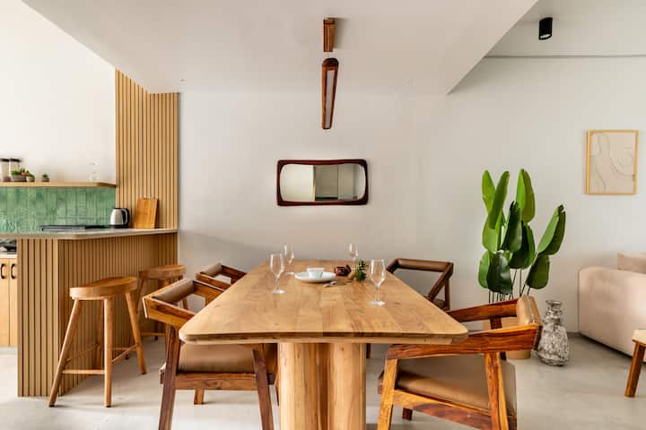 Dining area image 1