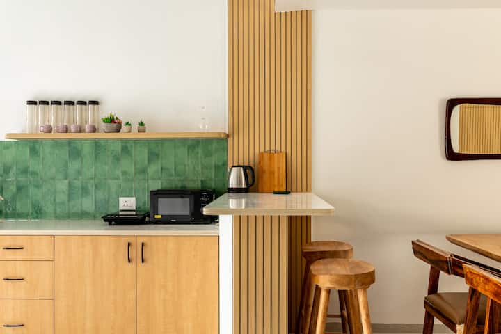 Full kitchen image 2