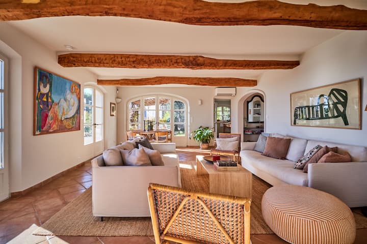 Elegant 5-bed Villa • Large Pool • Sea View - グラース