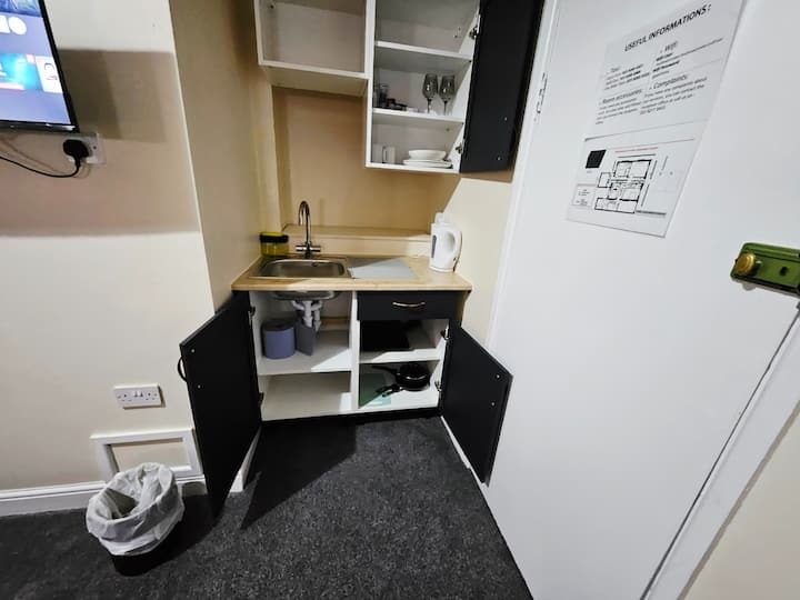 Ground-floor Studio Flat - Free Private Parking - Portsmouth