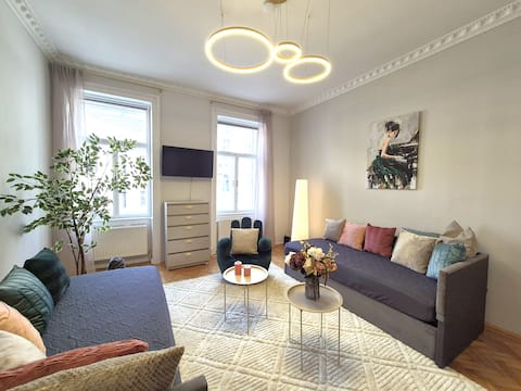 Top Airbnb: Stylish Apartment in Schönbrunn # 2 with Parking Option in Rudolfsheim Fünfhaus